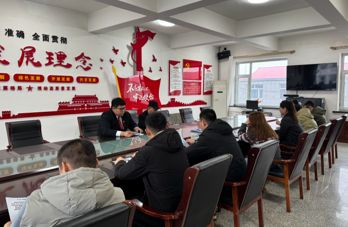 法润林区护平安 扫黑除恶入人心